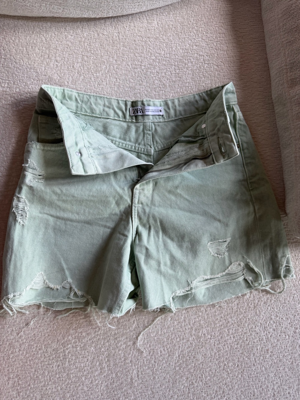 Zara Men’s Mint Green Distressed Relaxed Jeans Shorts